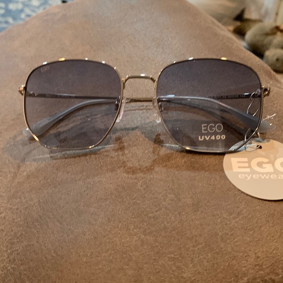 EGO Accessories - 🔴 PRICE IS FIRM 🔴 Super cute sunglasses 😎 - BRAND NEW IN PACKAGING ❤️❤️❤️